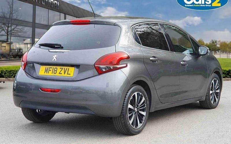 Used Peugeot 208 Allure Premium 82 HP (60 kW) 2018 Grey Hatchback