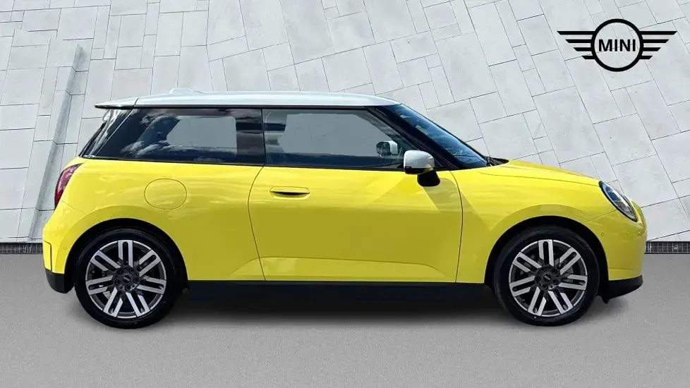 Used Mini Cooper Hatch 133 kW (181 HP) 2024 Yellow Hatchback