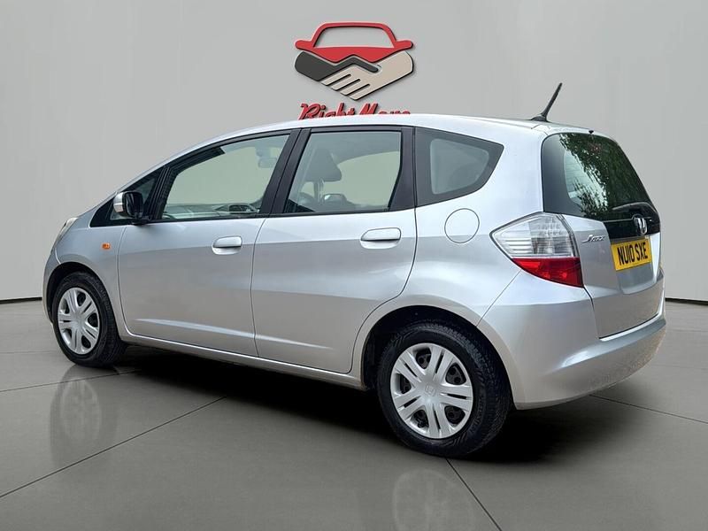 Second-hand Honda Jazz S 90 CP (66 kW) 2010 Argintiu Hatchback