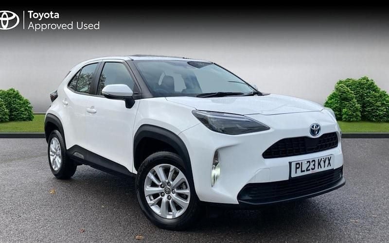 Used 2025 Toyota Yaris Hybrid Estate | £18,751 (Super price) - Image 1/4