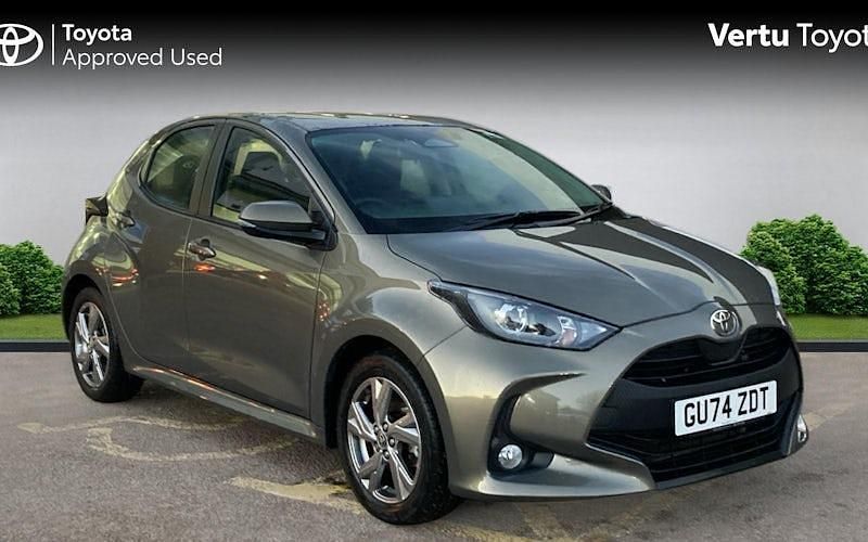 Used 2025 Toyota Yaris Hybrid Hatchback | £18,972 (Good price) - Image 1/4