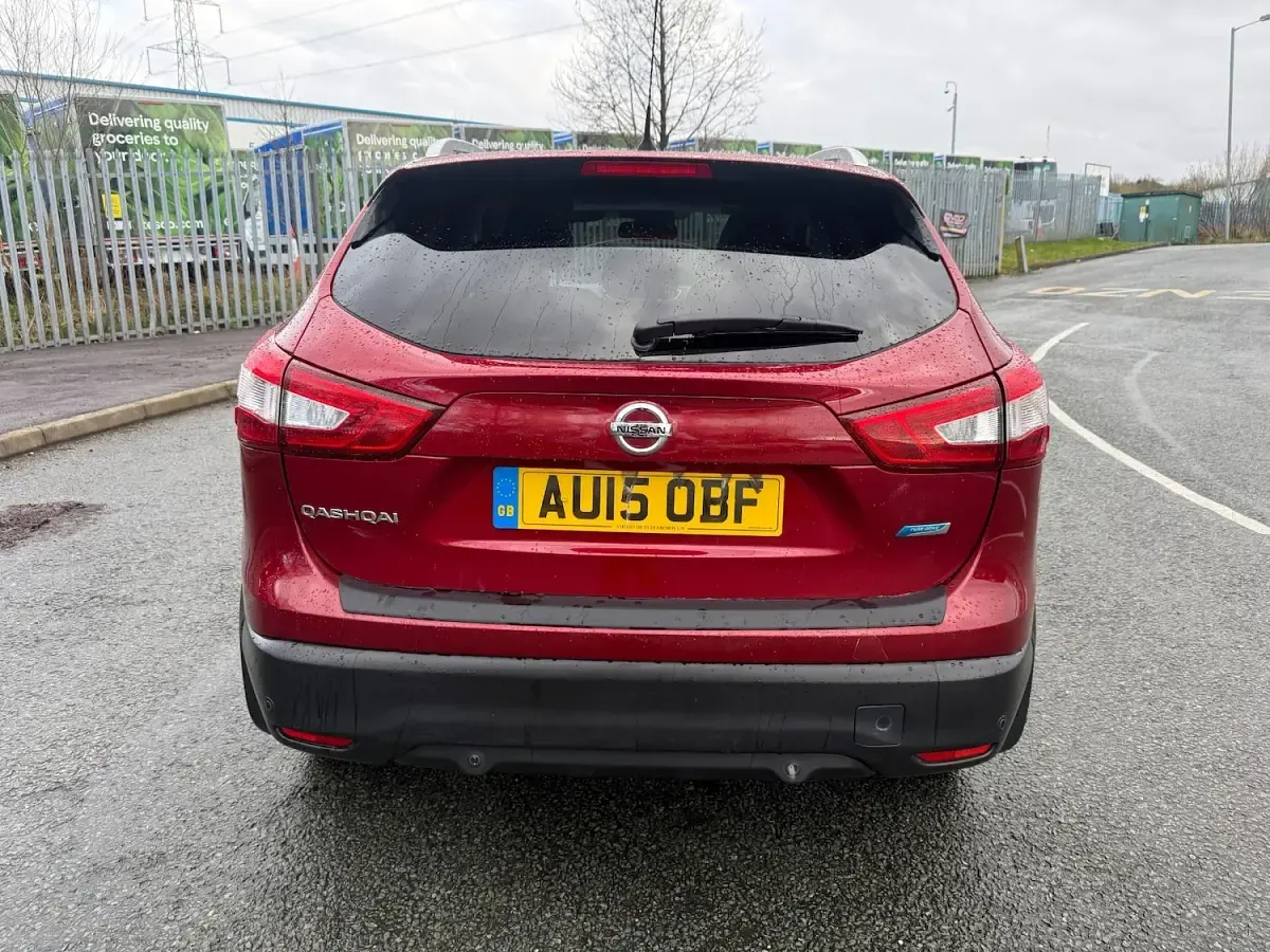 Used Nissan Qashqai N-TEC 110 HP (80 kW) 2015 Red SUV