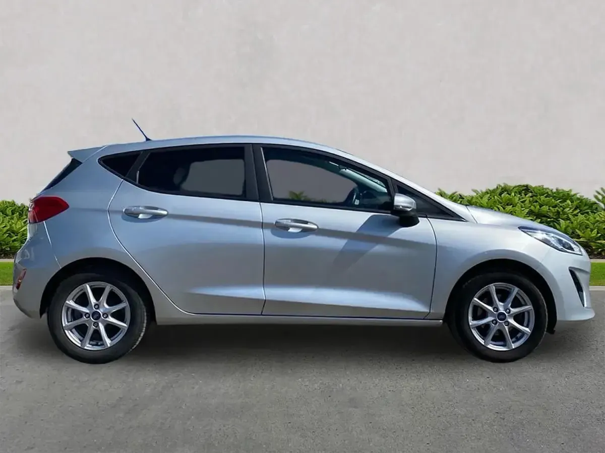 Used Ford Fiesta Zetec 100 HP (73 kW) 2019 Silver Hatchback