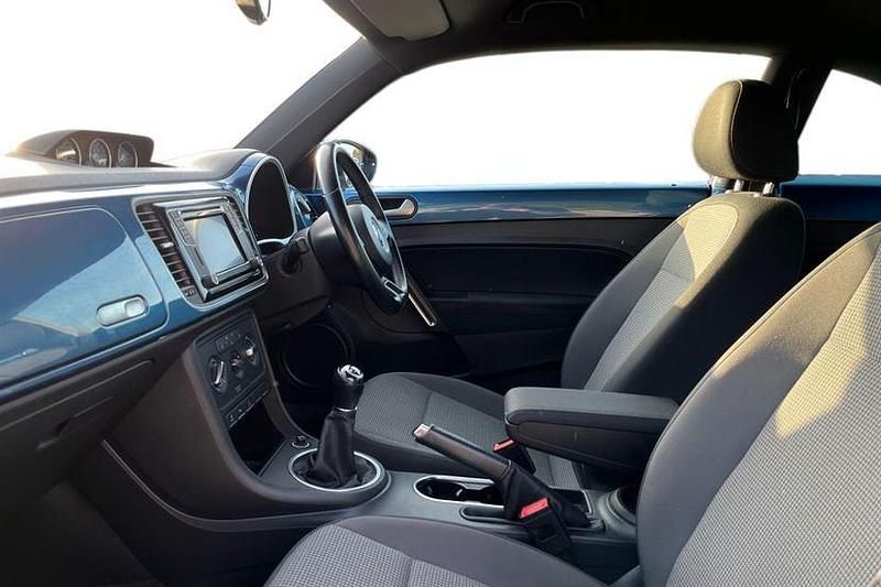 Used VW Beetle Design 105 HP (77 kW) 2016 Blue Hatchback