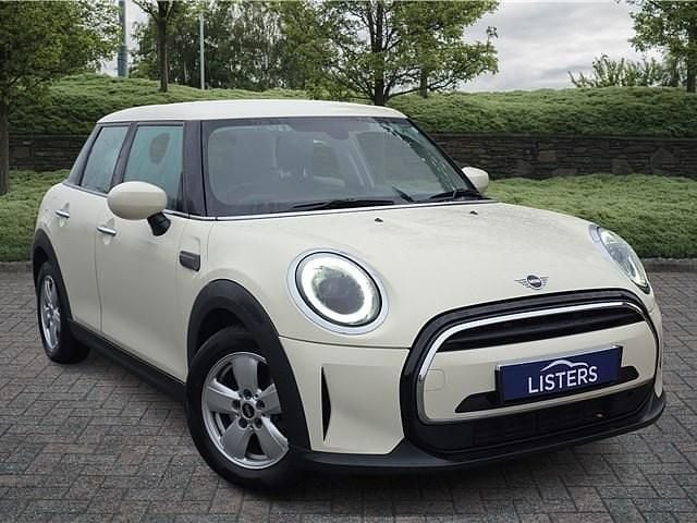 White Used 2021 Mini Cooper Classic Hatchback | £14,985 (Fair price) - Image 1/4