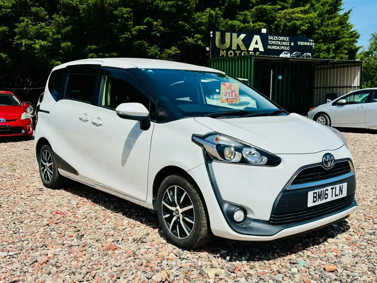 Used Toyota Sienta 120 HP (88 kW) 2016 White MPV
