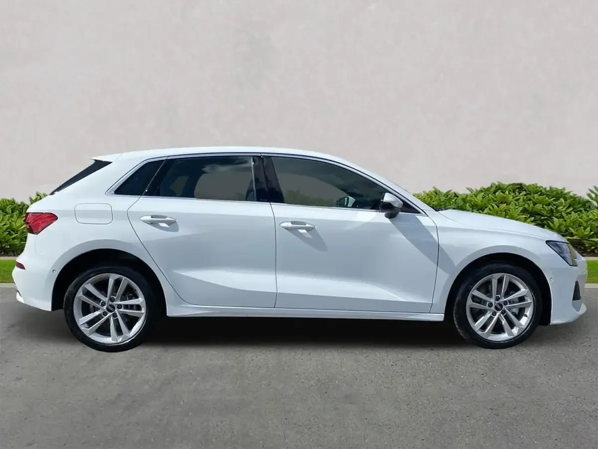 Begagnad Audi A3 e-tron Sport 204 HK (150 kW) 2025 Vit Halvkombi