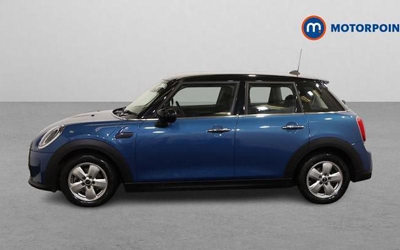 Begagnad Mini Cooper Classic 136 HK (100 kW) 2022 Blå Halvkombi