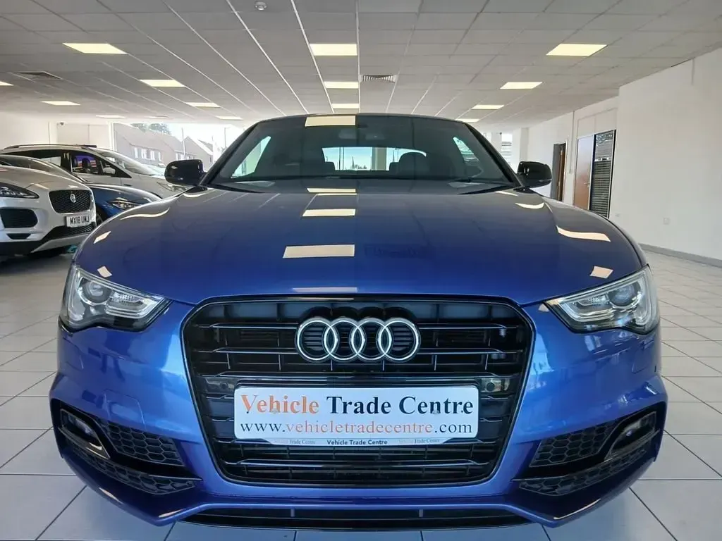 Begagnad Audi A5 Black Edition 177 HK (130 kW) 2016 Blå Sportkupé
