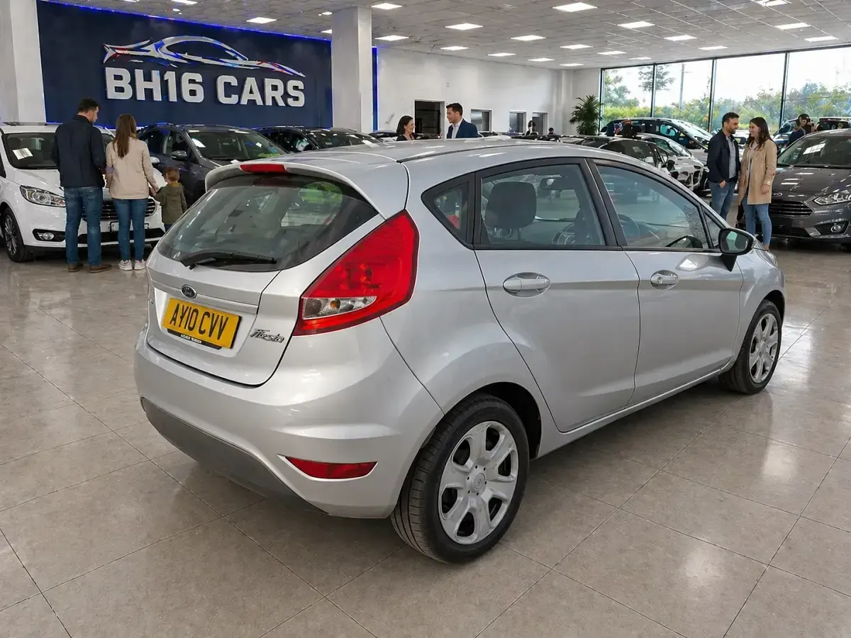 Second-hand Ford Fiesta 70 CP (51 kW) 2010 Argintiu Hatchback