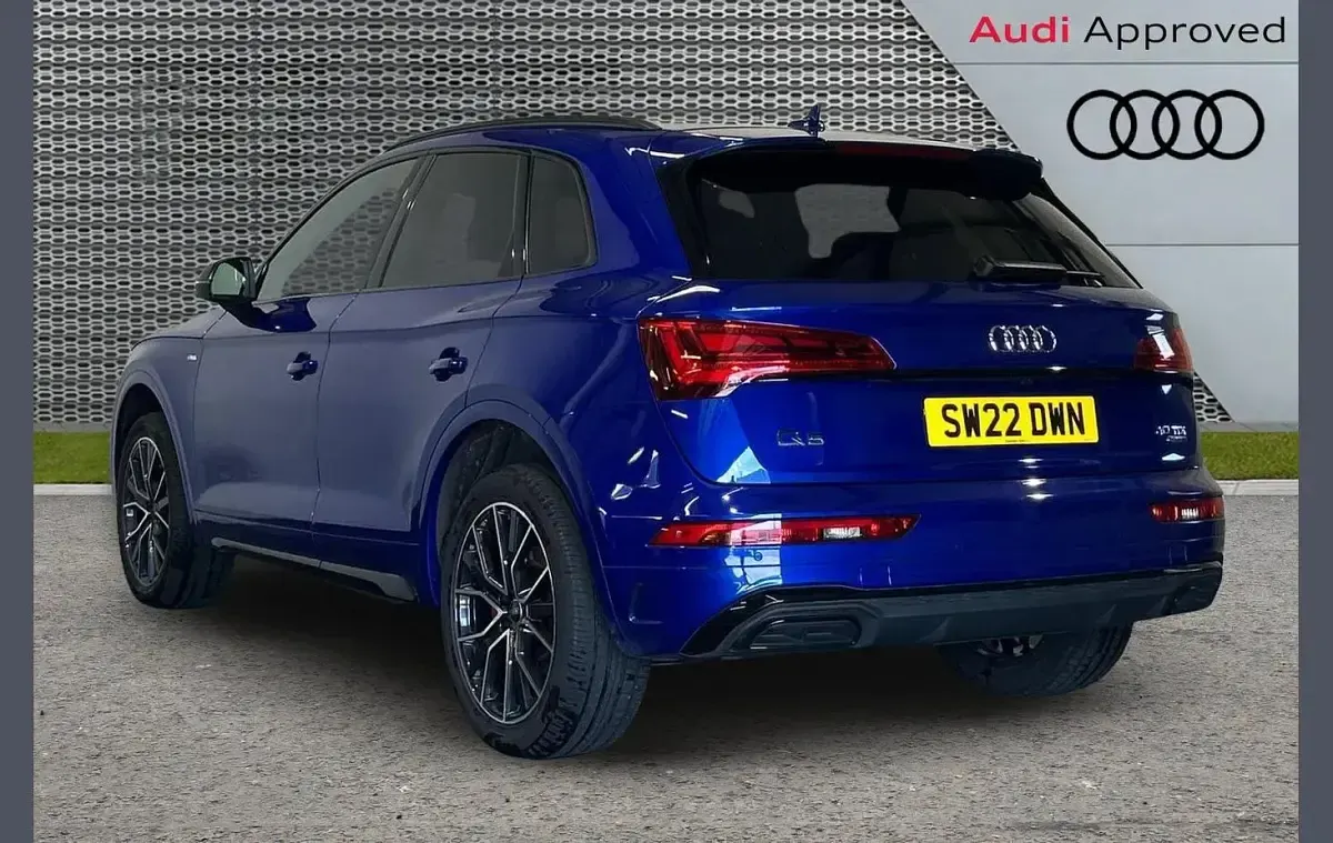 Used Audi Q5 Comfort 200 HP (147 kW) 2022 Blue SUV