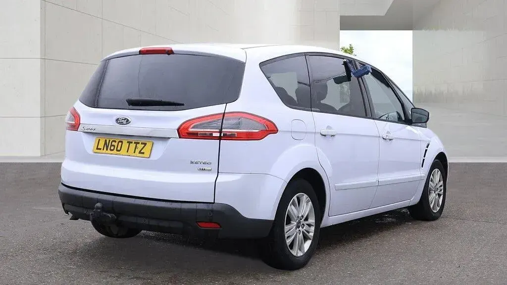 Used Ford S-MAX Zetec 140 HP (102 kW) 2010 White MPV