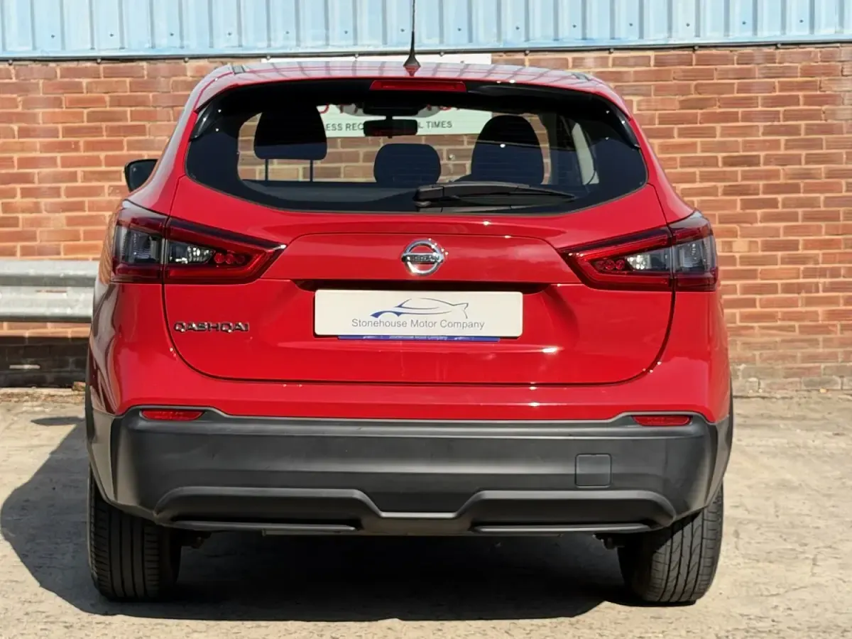 Used Nissan Qashqai Visia 115 HP (84 kW) 2018 Red SUV