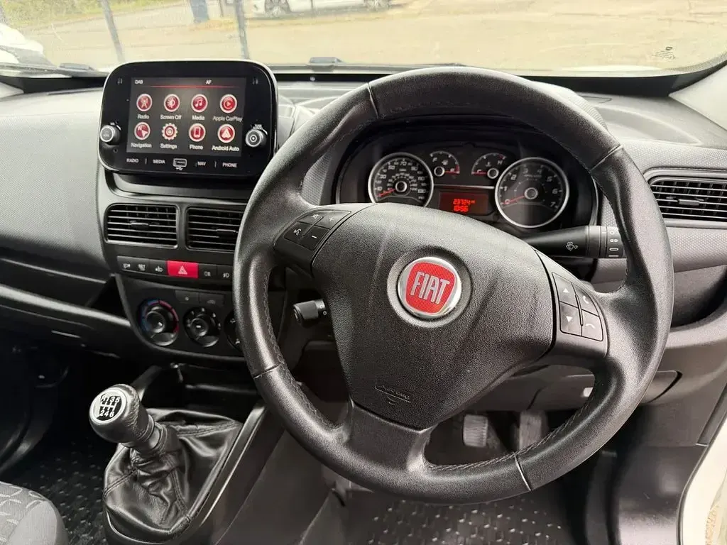 Used Fiat Doblò S 90 HP (66 kW) 2023 White MPV