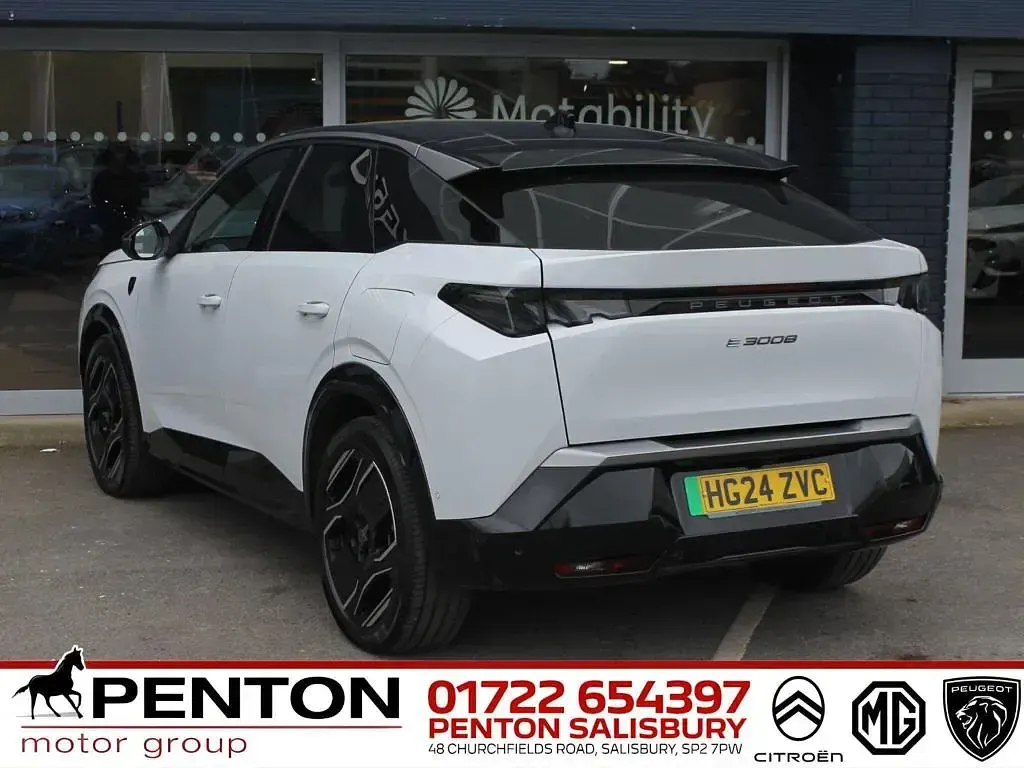 Used Peugeot e-3008 GT 157 kW (214 HP) 2024 White SUV