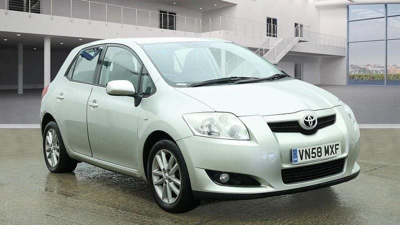 Used Toyota Auris 124 HP (91 kW) 2009 Silver Hatchback