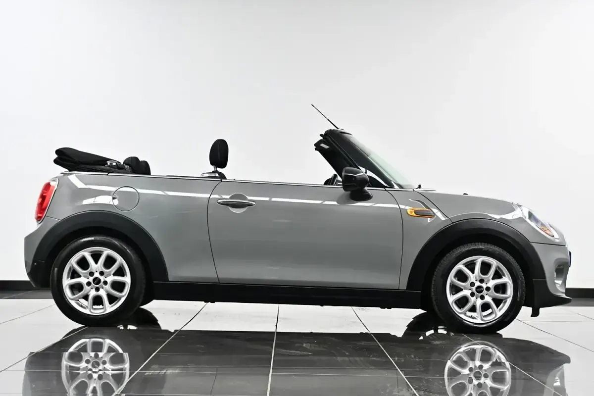 Begagnad Mini Cooper Cabriolet 2017 Grå Cab