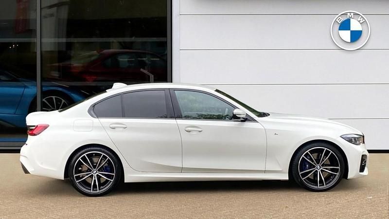 Begagnad BMW 320 M Sport 181 HK (133 kW) 2021 Vit