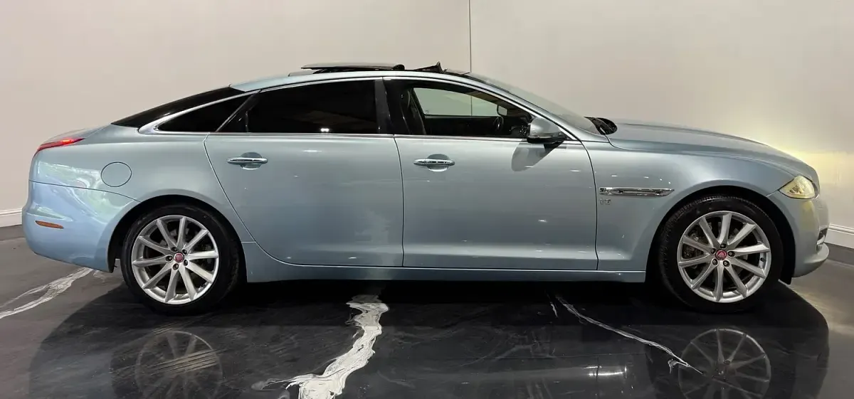 Used Jaguar XJ Portfolio 275 HP (202 kW) 2012 Blue Sedan