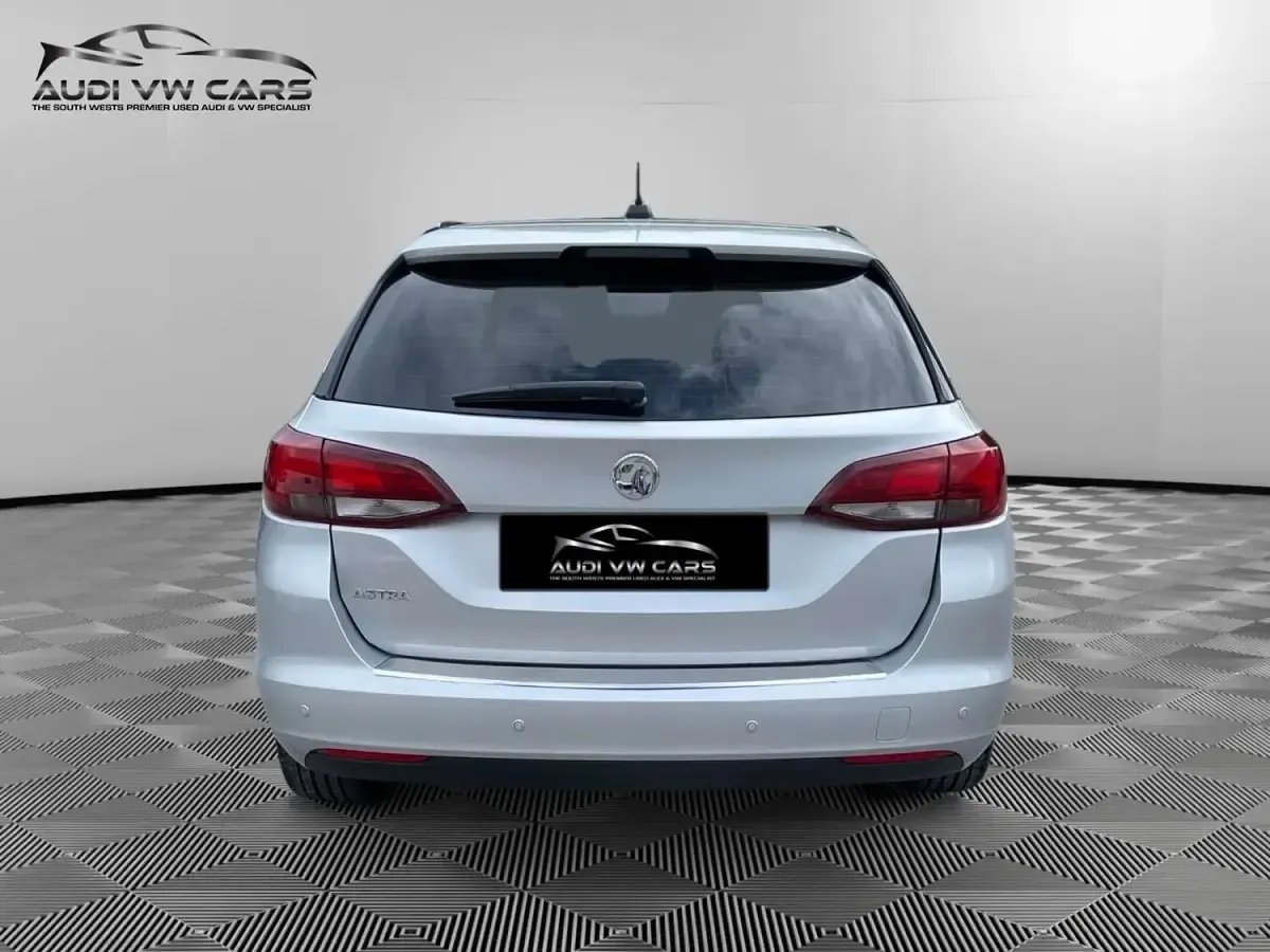 Used Vauxhall Astra Business Edition 122 HP (89 kW) 2021 Silver Estate