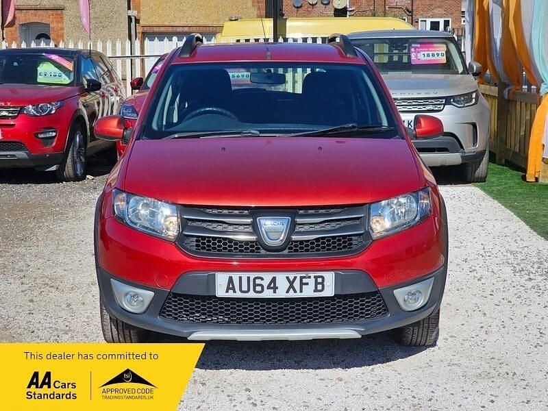 Begagnad Dacia Sandero Lauréate 2014 Röd Halvkombi