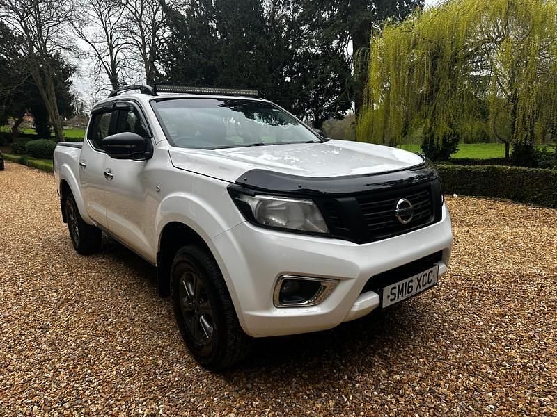 Used Nissan Navara Acenta 160 HP (117 kW) 2016 White Pickup