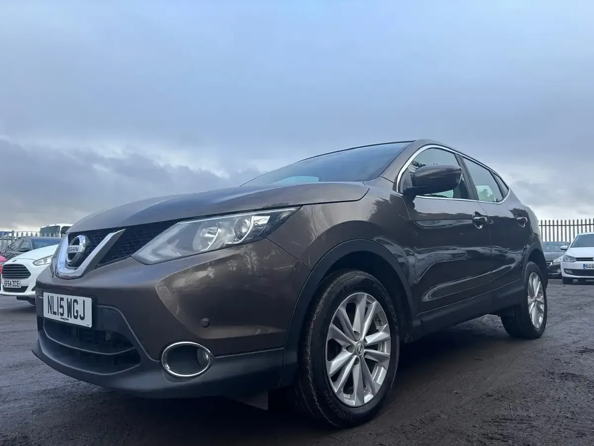 Używany Nissan Qashqai Acenta 110 KM (80 kW) 2015 Beżowy SUV