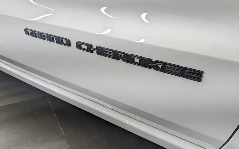 Used Jeep Grand Cherokee Night Eagle 250 HP (183 kW) 2018 White SUV