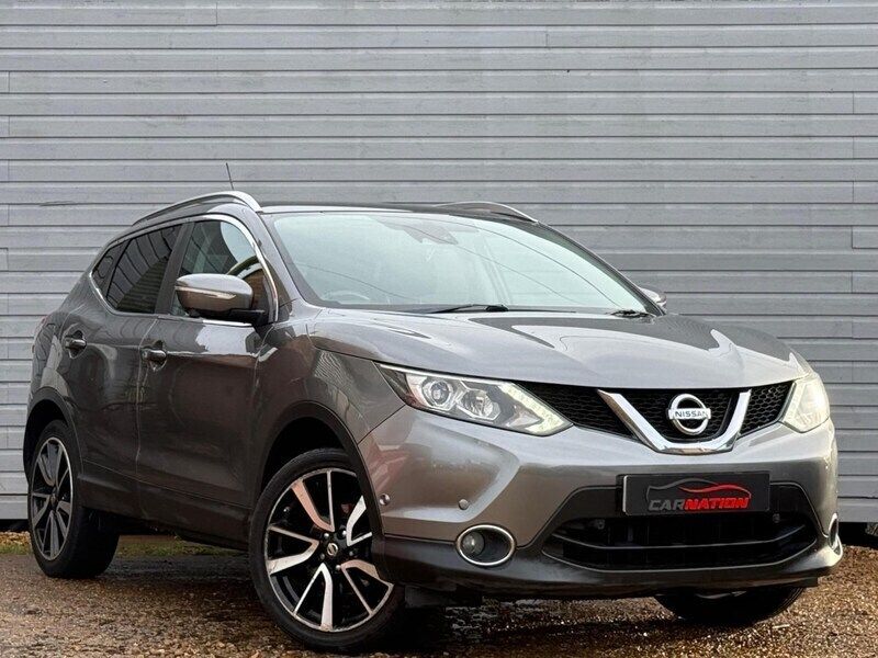Grey Used 2014 Nissan Qashqai S SUV | £5,595 (A bit pricey) - Image 1/4