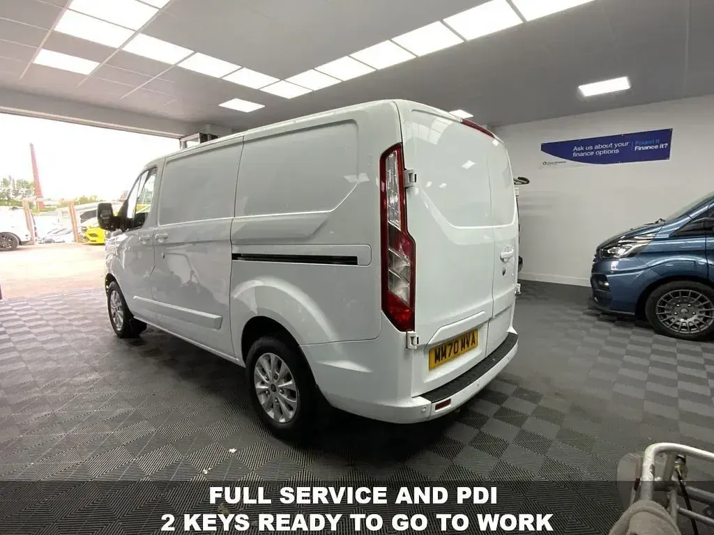 Used Ford Transit Custom Limited 130 HP (95 kW) 2020 White Van