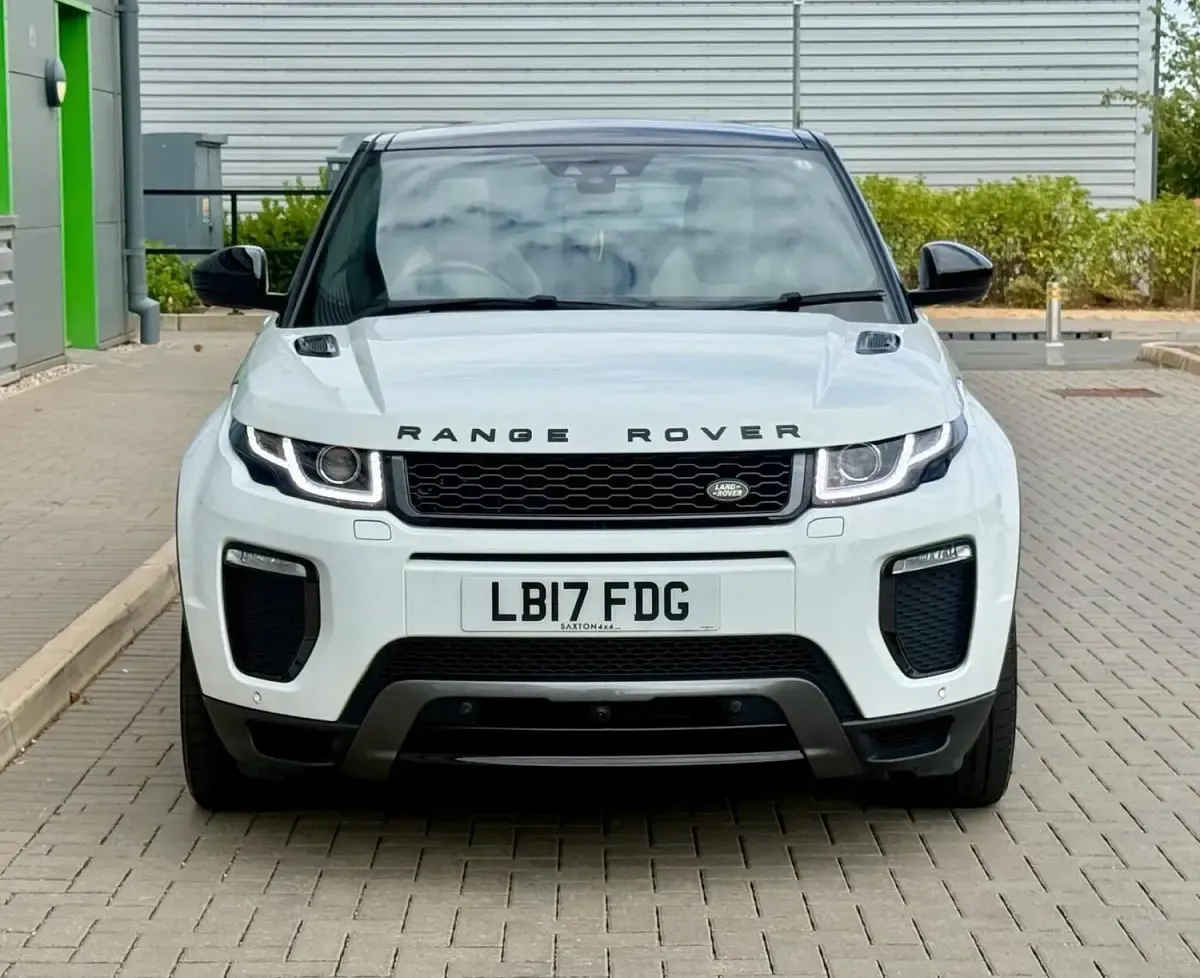 Used Land Rover Range Rover evoque HSE Dynamic 2017 White Estate