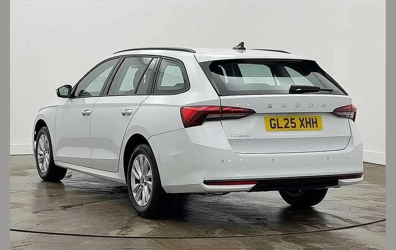Used Skoda Octavia SE Technology 113 HP (83 kW) 2025 White Estate
