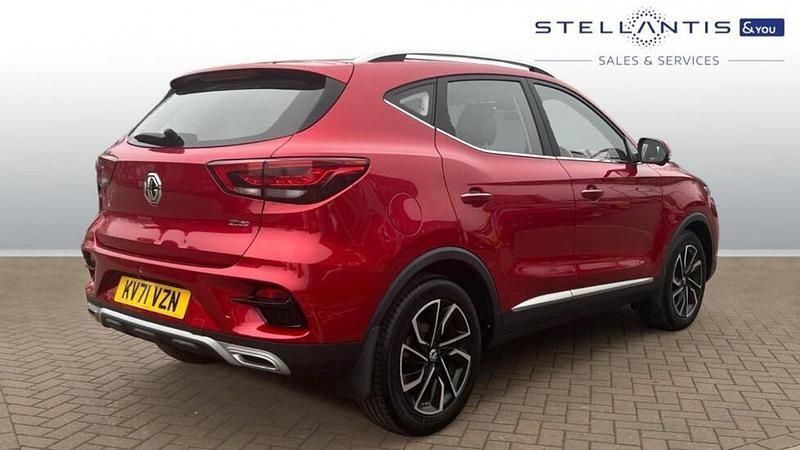 Used MG ZS Exclusive 105 HP (77 kW) 2021 Red SUV