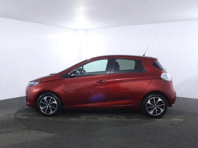 Used Renault Zoe Dynamique 67 kW (92 HP) 2018 Red Hatchback