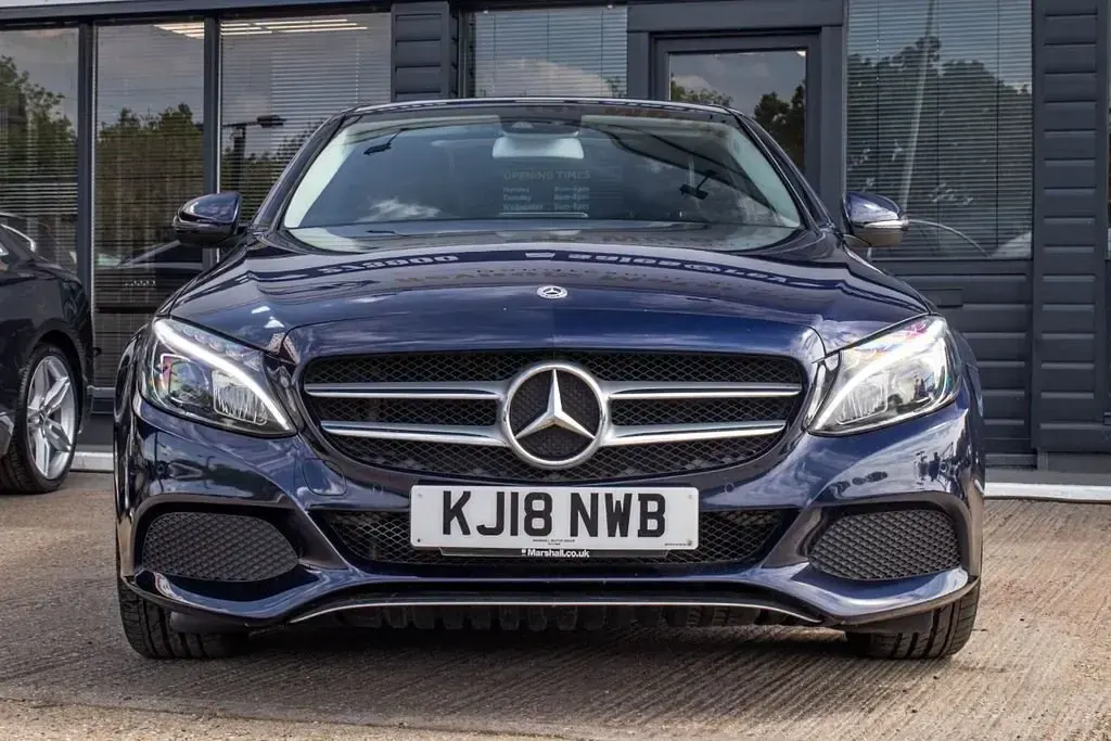 Begagnad Mercedes C200 Premium Plus 184 HK (135 kW) 2018 Blå Sedan