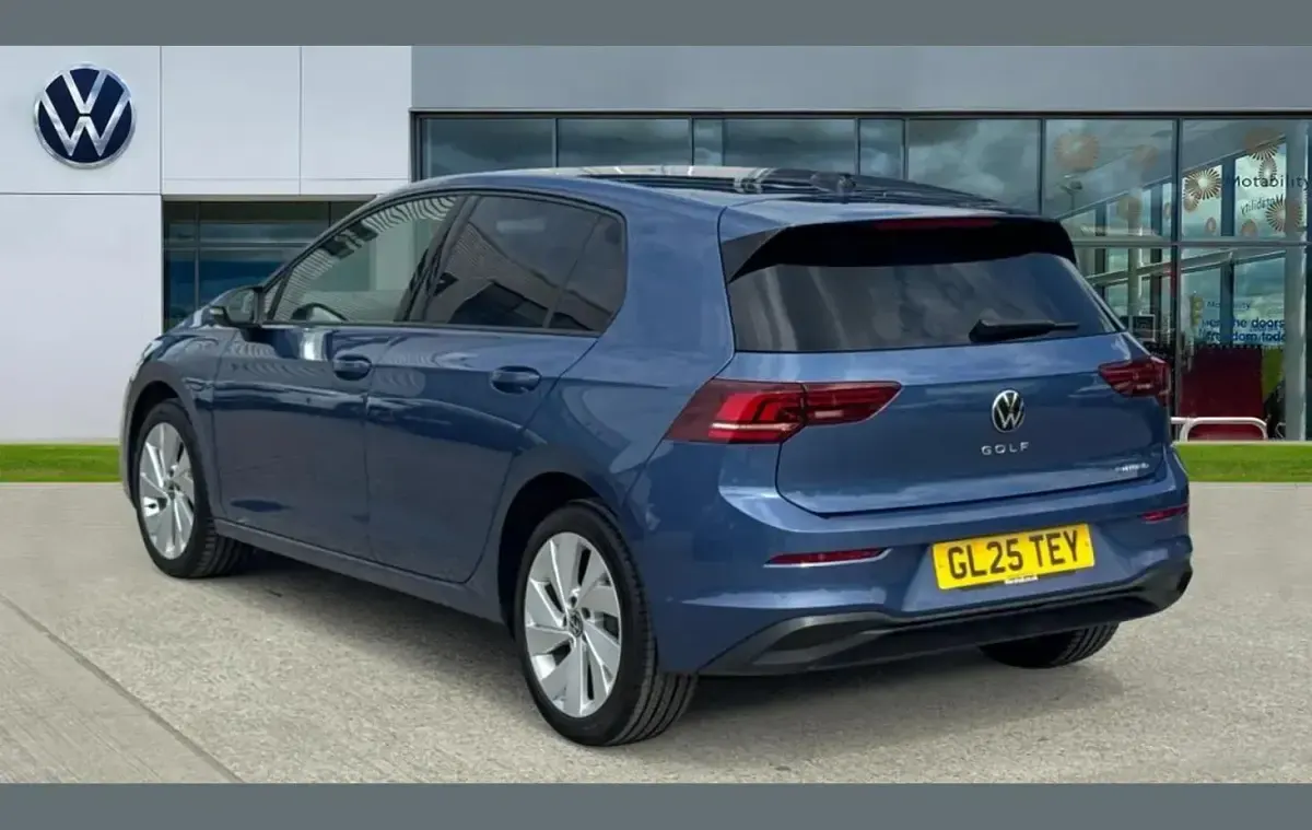 Używany VW Golf VIII Match 200 KM (147 kW) 2025 Niebieski Hatchback