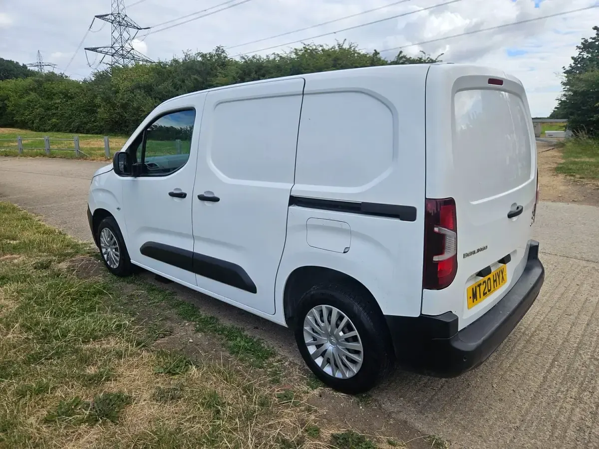 Used Citroën Berlingo Start 100 HP (73 kW) 2020 White MPV