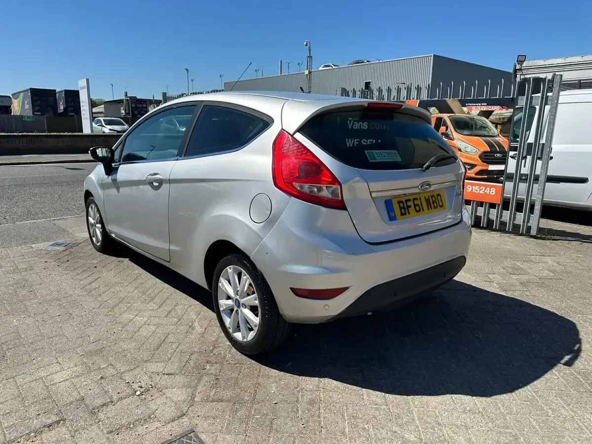 Usado Ford Fiesta Zetec 2011 Prateado Citadino