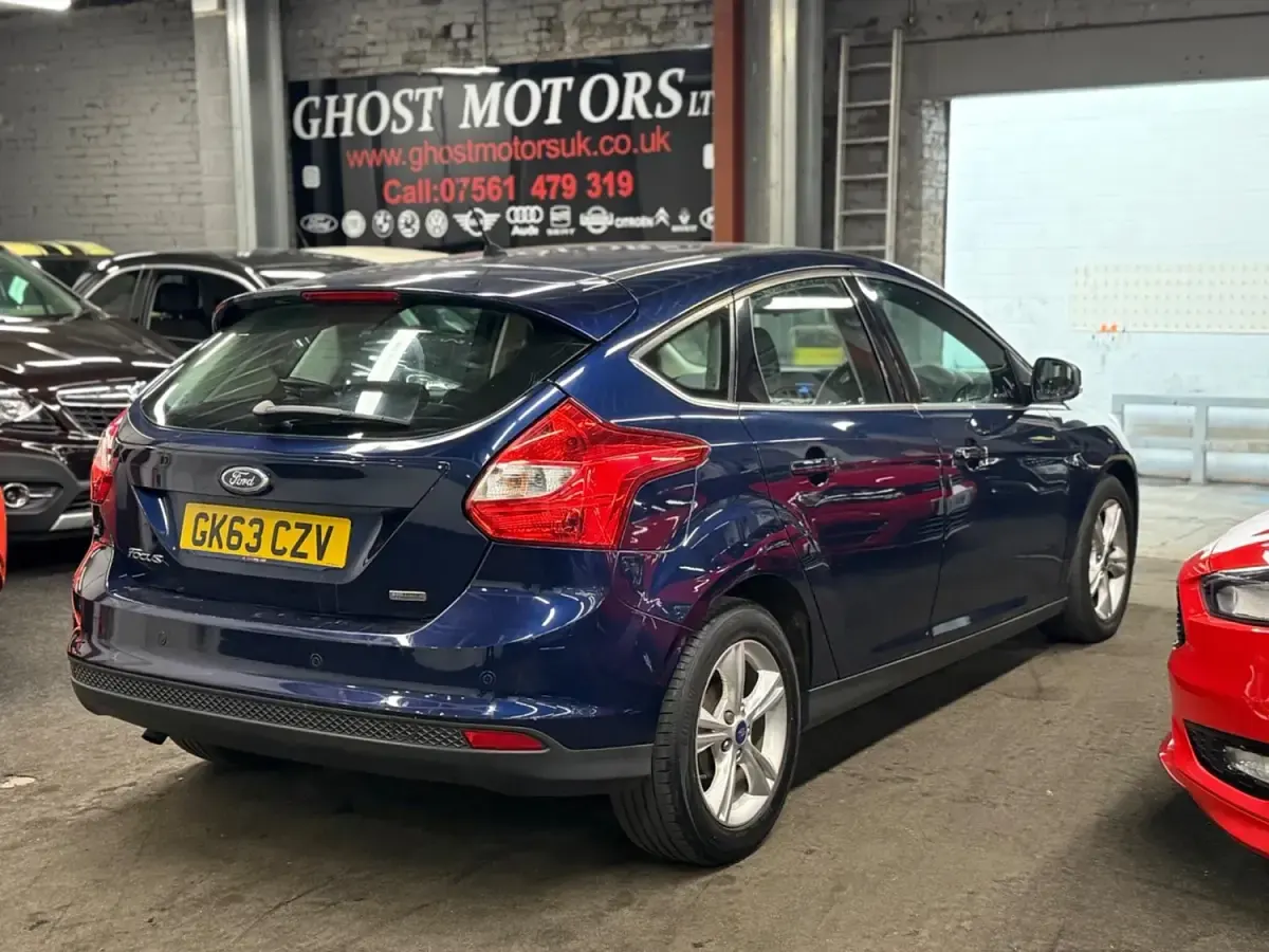Second-hand Ford Focus Zetec 125 CP (91 kW) 2013 Albastru Hatchback