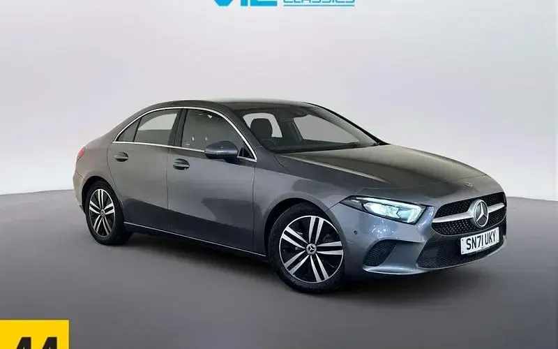 Używany Mercedes A180 Executive 136 KM (100 kW) 2021 Sedan/Limuzyna