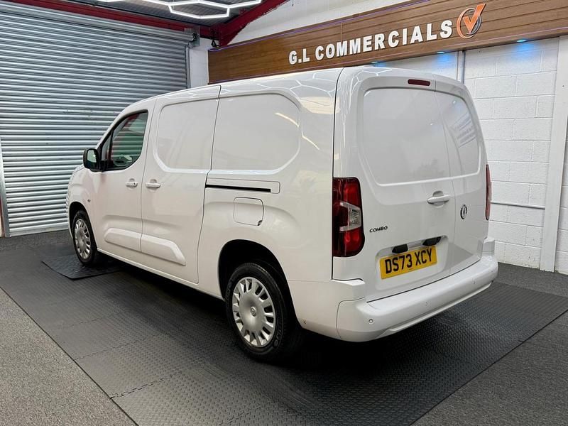Used Vauxhall Combo S 100 HP (73 kW) 2023 White MPV