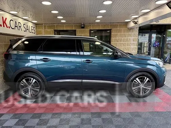 Used Peugeot 5008 Allure 118 HP (86 kW) 2017 Green Hatchback