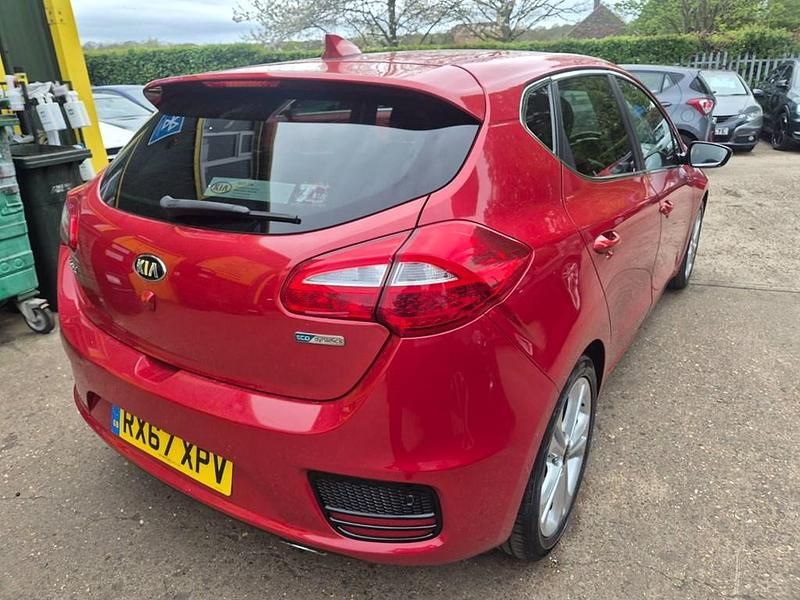 Używany Kia Ceed 2017 Czerwony Hatchback