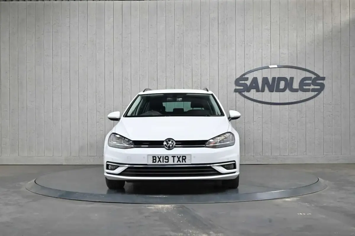 Used VW Golf VII Match 116 HP (85 kW) 2019 White Estate