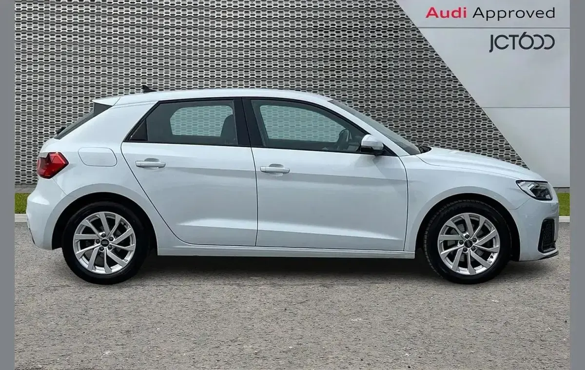 Used Audi A1 Sport 113 HP (83 kW) 2024 White SUV