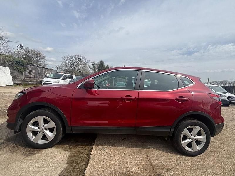 Used Nissan Qashqai Acenta Premium 140 HP (102 kW) 2019 Red SUV