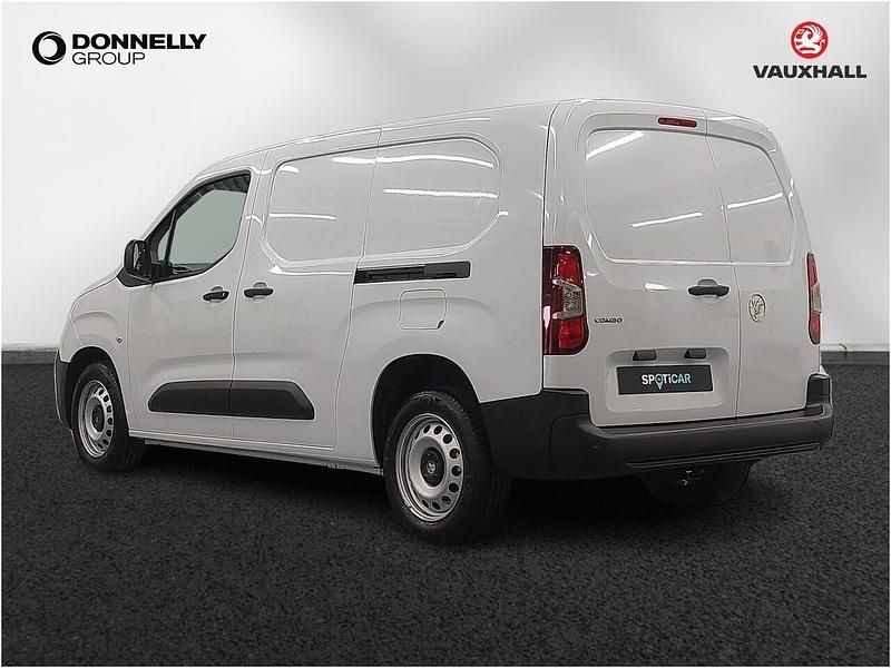 New Vauxhall Combo 100 HP (73 kW) 2025 White MPV