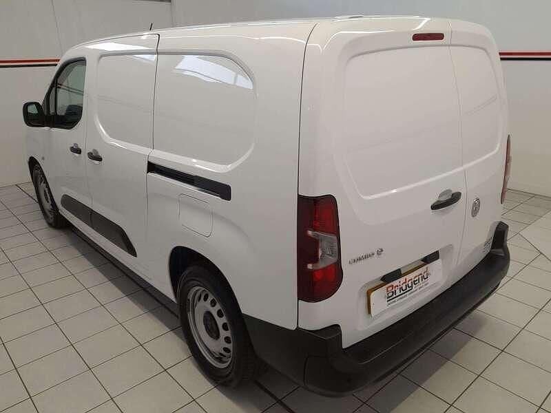 Begagnad Vauxhall Combo 100 kW (136 HK) 2022 Vit Minibuss
