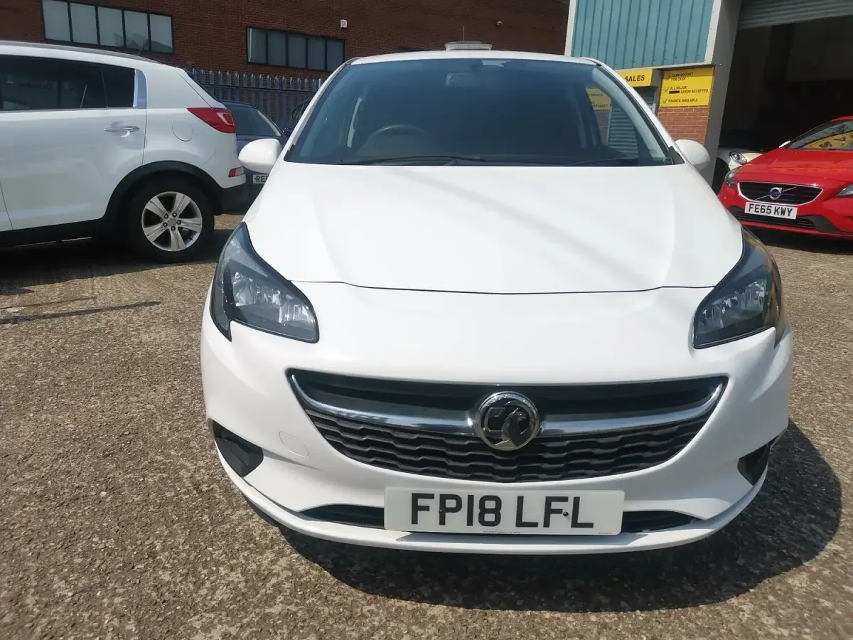 Used Vauxhall Corsa 95 HP (69 kW) 2018 White Hatchback