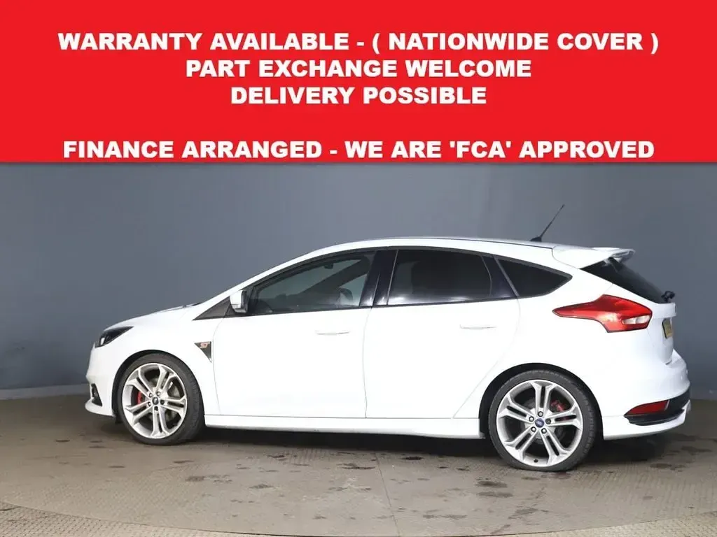 Used Ford Focus ST 185 HP (136 kW) 2016 White Hatchback